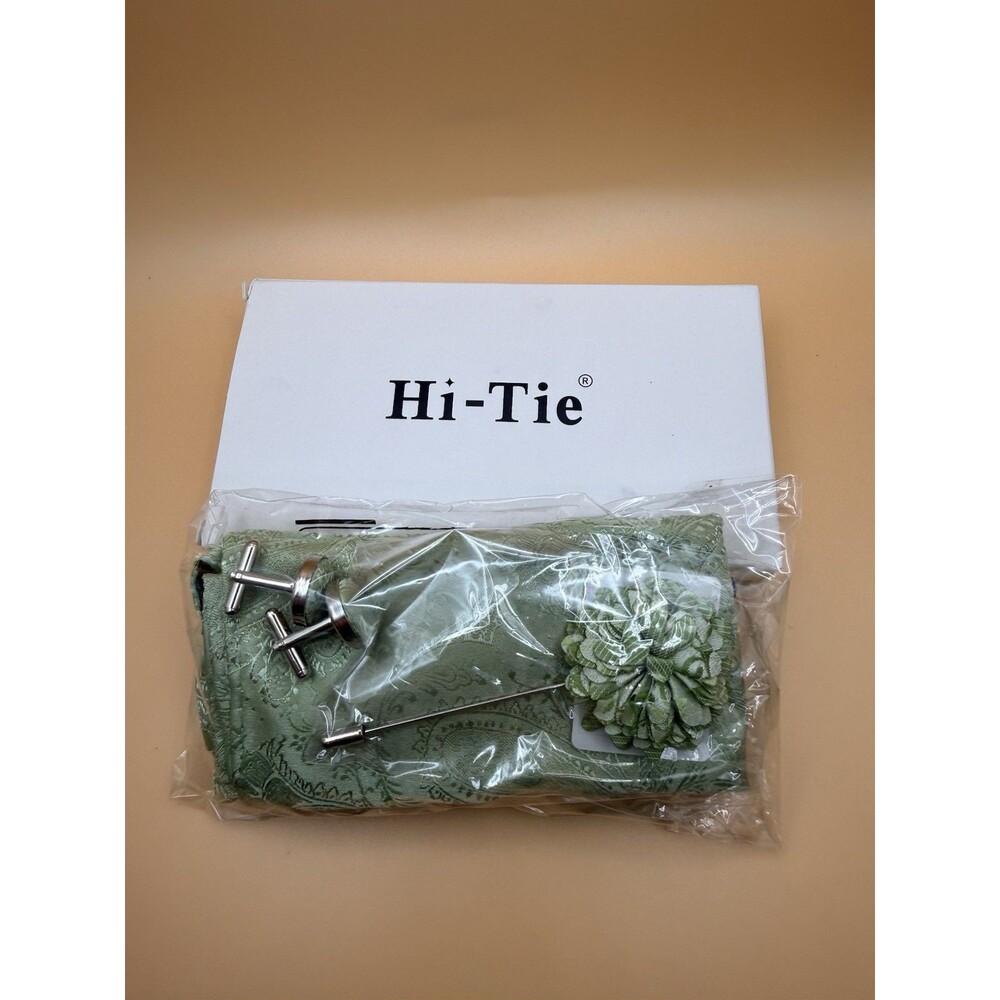 Hi-Tie Green Paisley Bow Tie Set with Accessories - Picture 6 of 7